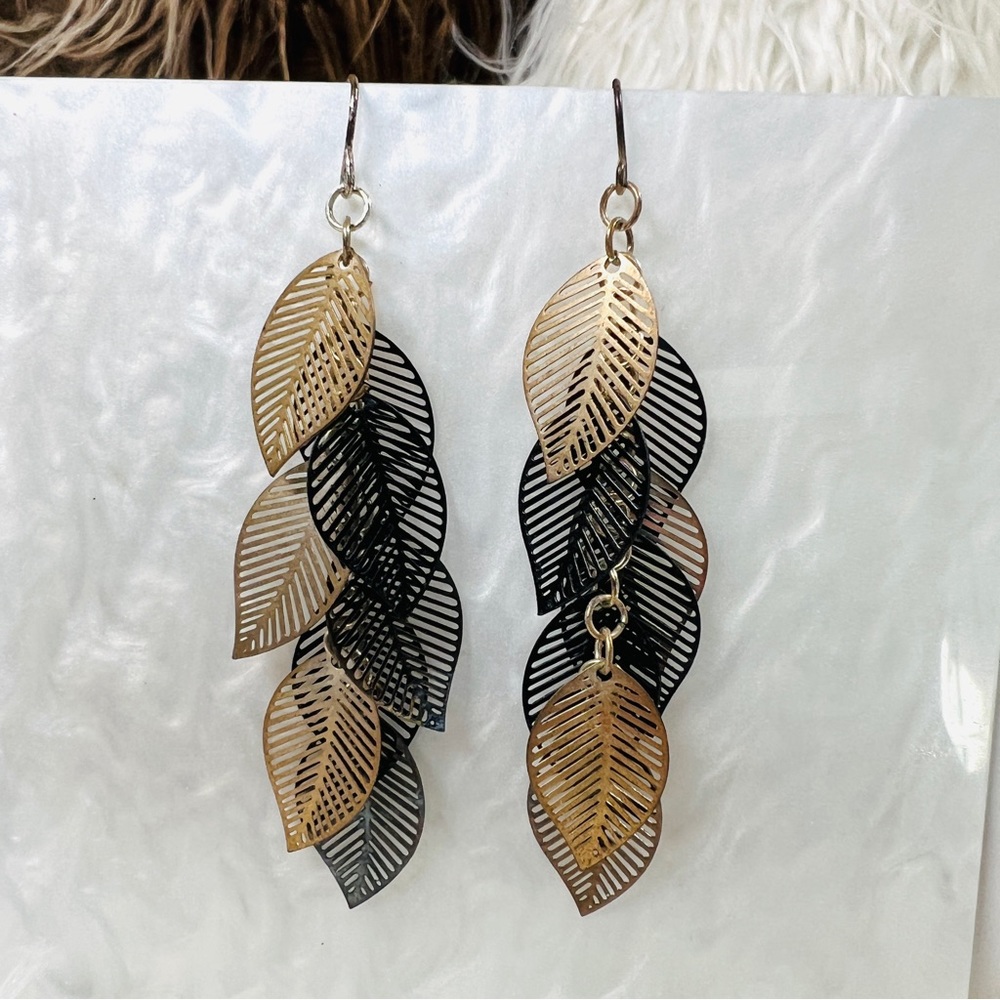 Beautiful Lightweight Multitone Leaf Dangle Pierc… - image 4